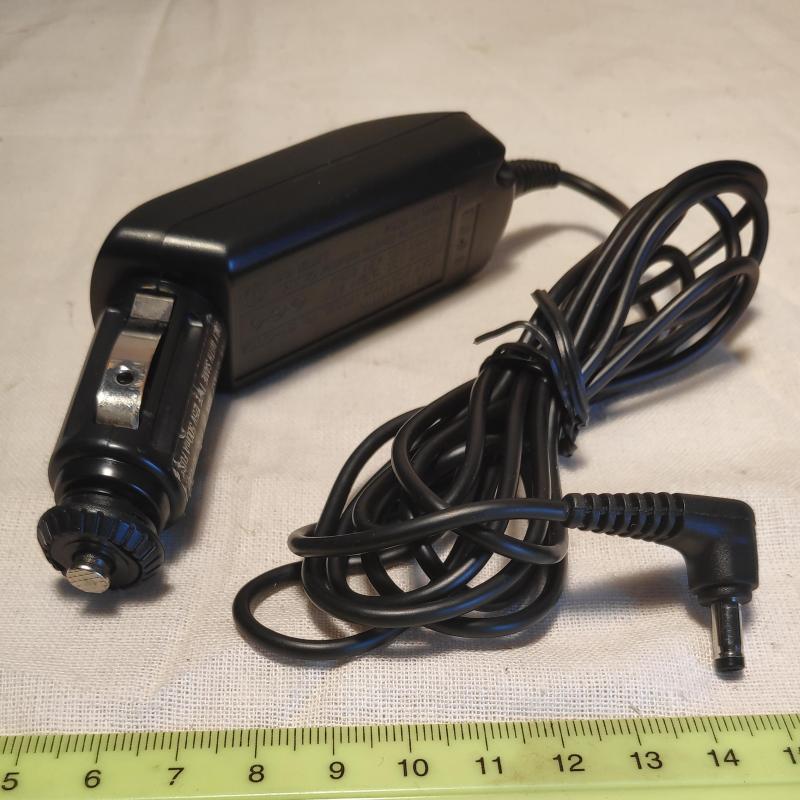 автомобильное зарядное устройство - адаптер питания 4.0мм
