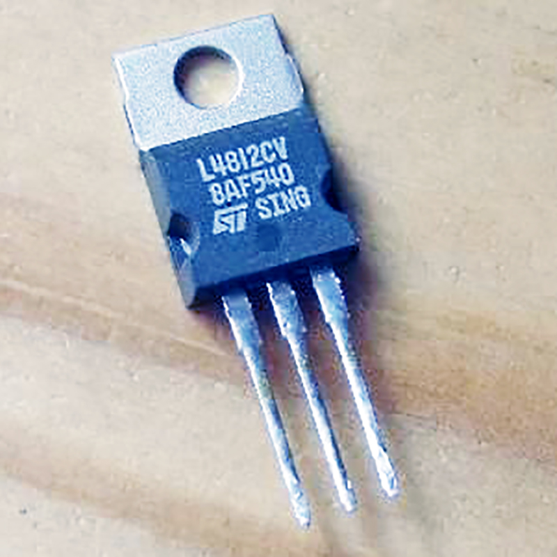 L4812CV