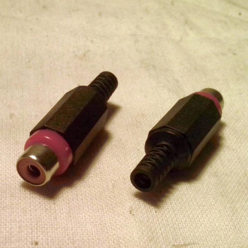 разъем RCA розетка/мама на кабель, корпус пластик, защита кабеля, цвет красный, Lumberg XKTO1R