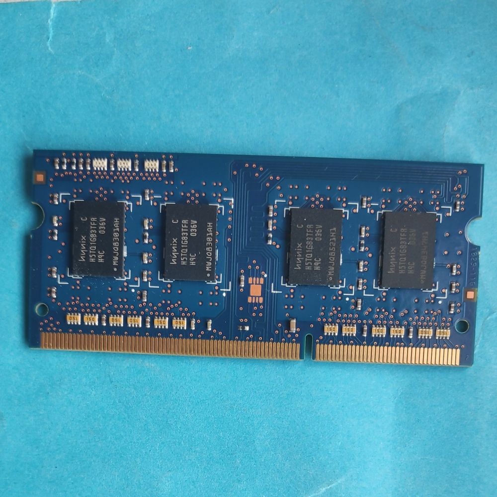SO-DIMM 1GB DDR3 PC3-10600S 1333MHz Hynix HMT112S6TFR8C-H9
