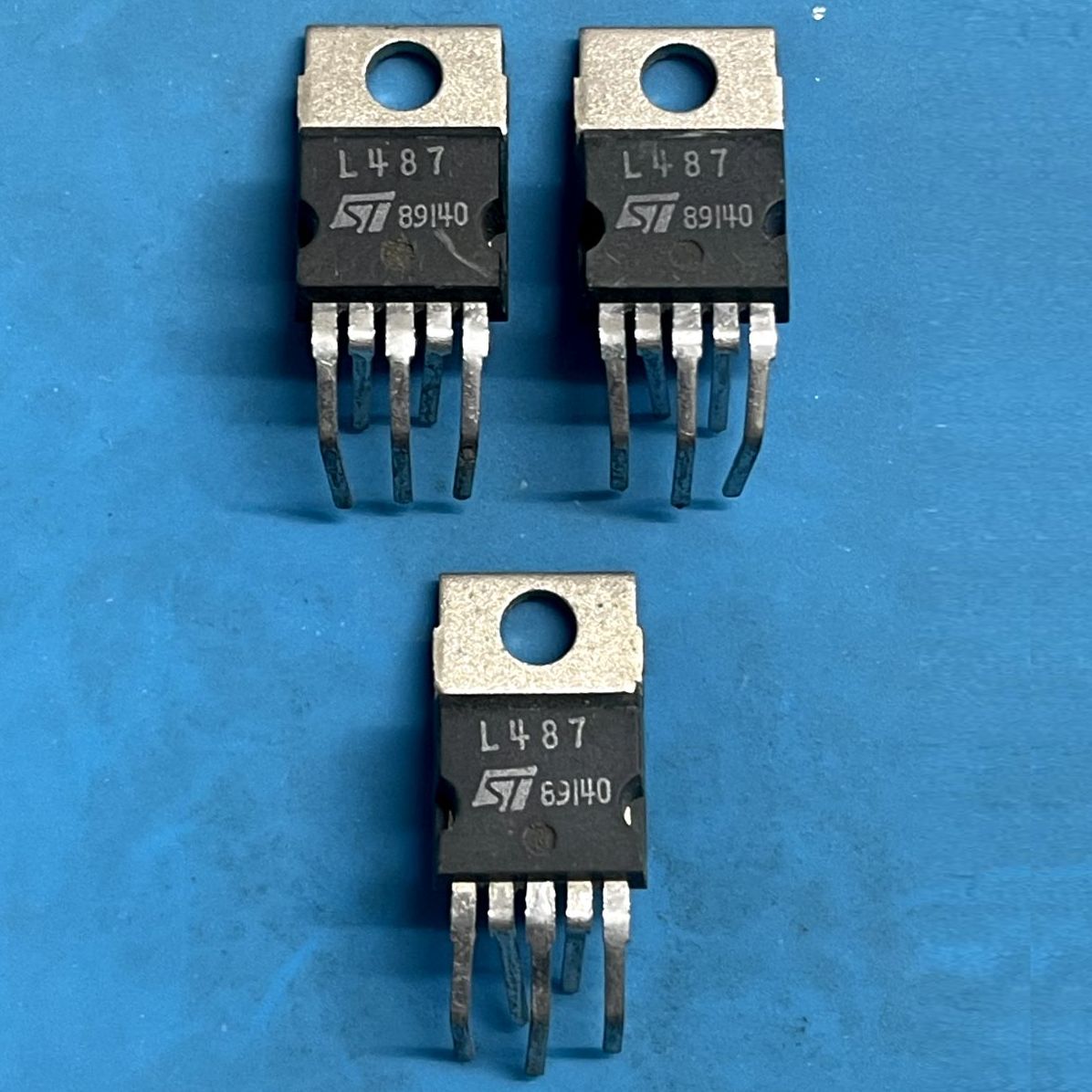 L487
