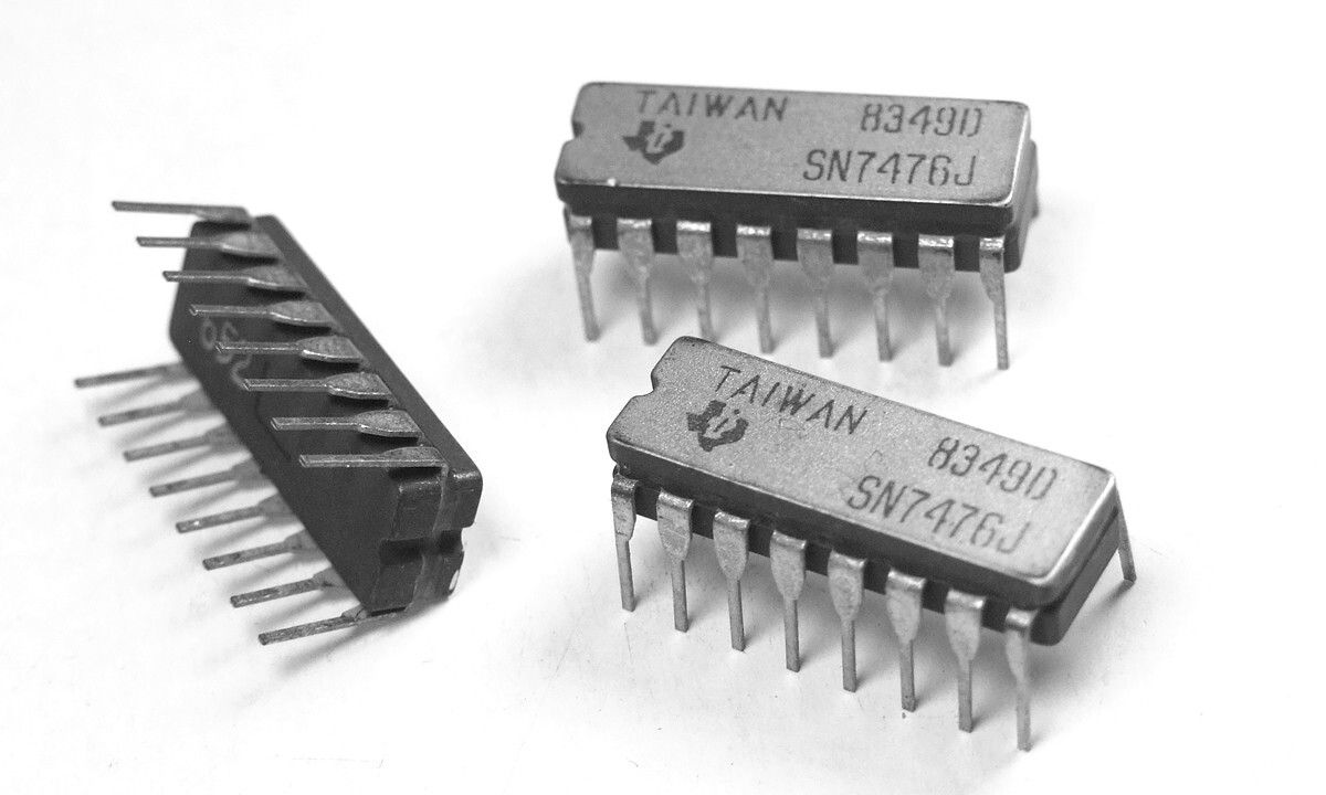 SN7476