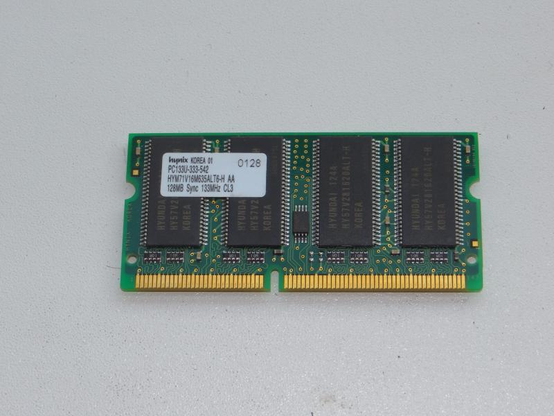 SO-DIMM 128MB PC133 Hynix HY57V281620ALT-H