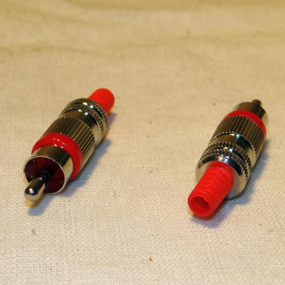 разъем RCA вилка/папа на кабель, корпус металл, защита кабеля, цвет красный, Lumberg XSTO11R